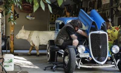 Cruisin' with Gaz: Hot Rods, Country Pubs, MOVE and Moooving Art Cows