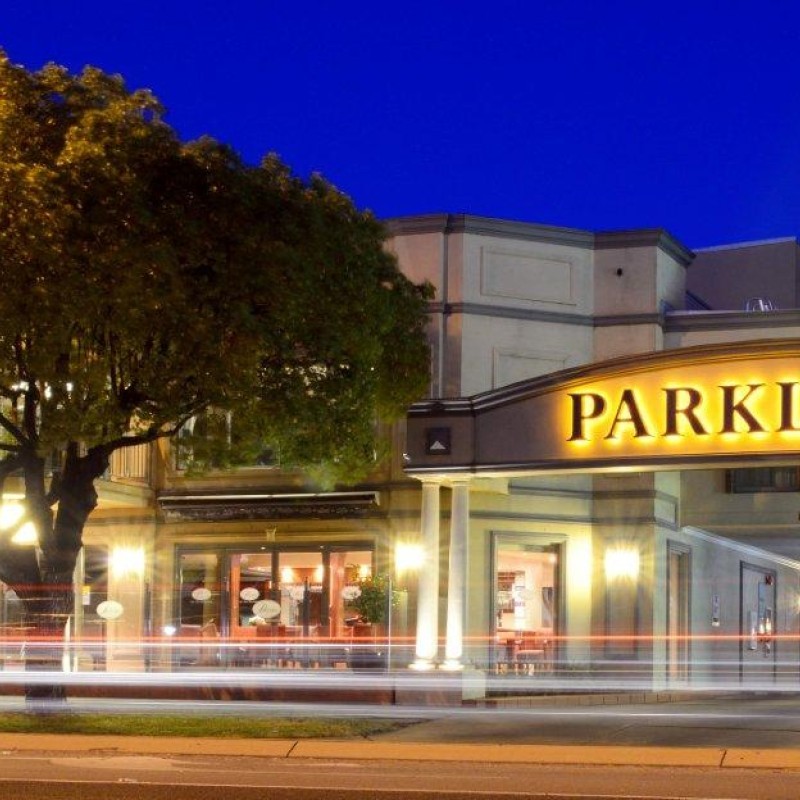 Parklake Restaurant and Bar