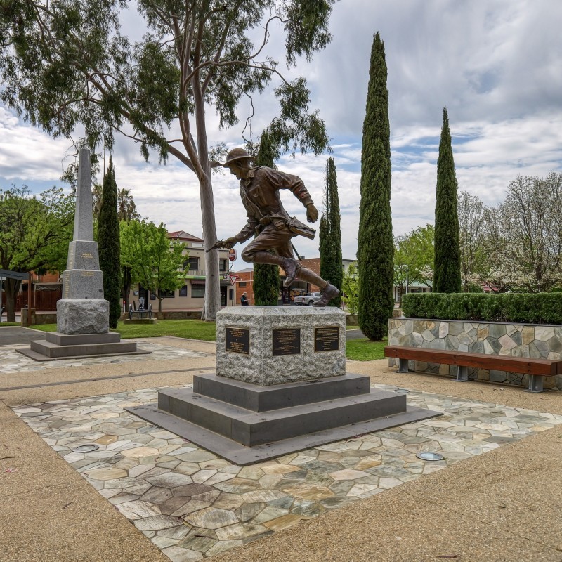 Private Robert Mactier Statue